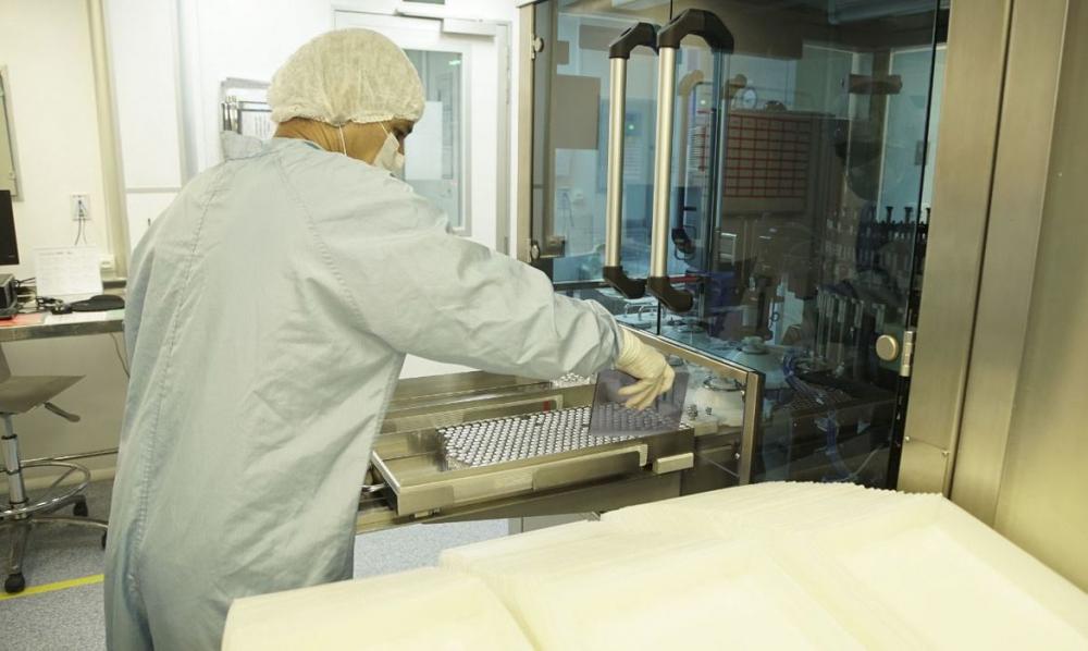 Fiocruz entrega vacinas produzidas no Brasil contra covid-19