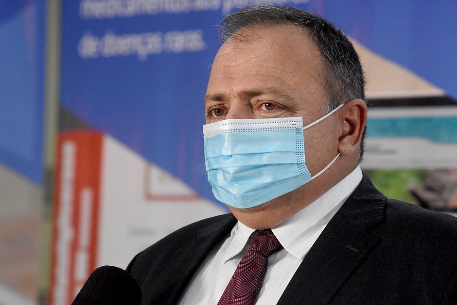 'Dr. Queiroga reza pela mesma cartilha', diz Pazuello, indicando continuidade