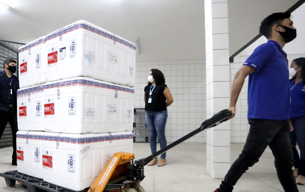 Para governo, só 'vacinação em massa' pode reverter rejeição de Bolsonaro na pandemia