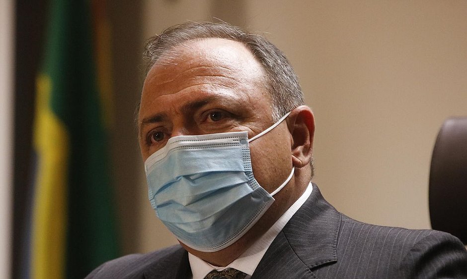 Bolsonaro diz que Pazuello deixa Ministério da Saúde nesta sexta-feira