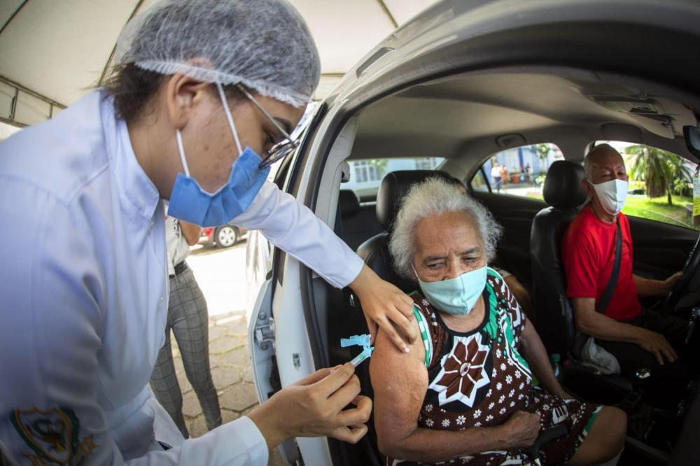 Brasil vacinou 10,9 milhões de pessoas contra Covid-19, diz consórcio de imprensa