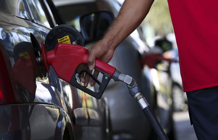 Petrobras anuncia redução de 5% no preço médio da gasolina