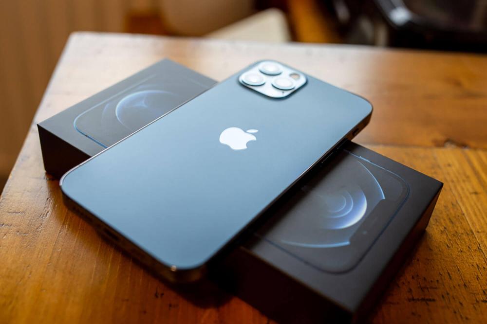 Procon multa Apple em R$ 10 milhões por vender aparelho sem carregador 