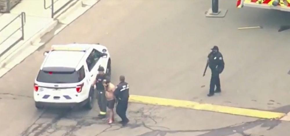 Ataque a tiros deixa dez mortos no Colorado; suspeito é detido