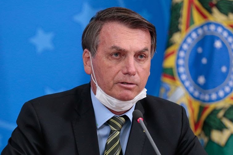 Bolsonaro sugere acionar militares para campanha de vacinação