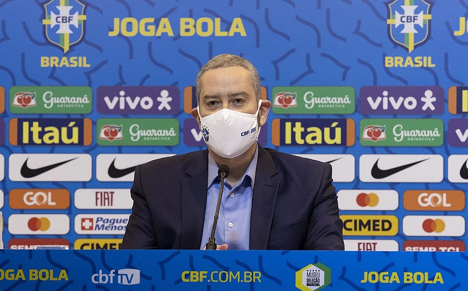 Presidente da CBF ameaça clubes e descarta parar futebol no país