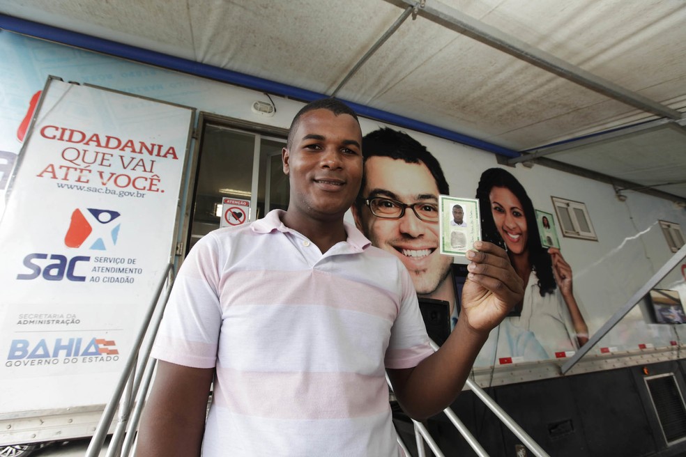 SAC oferece sistema drive-thru para entrega de RG em Salvador e Camaçari