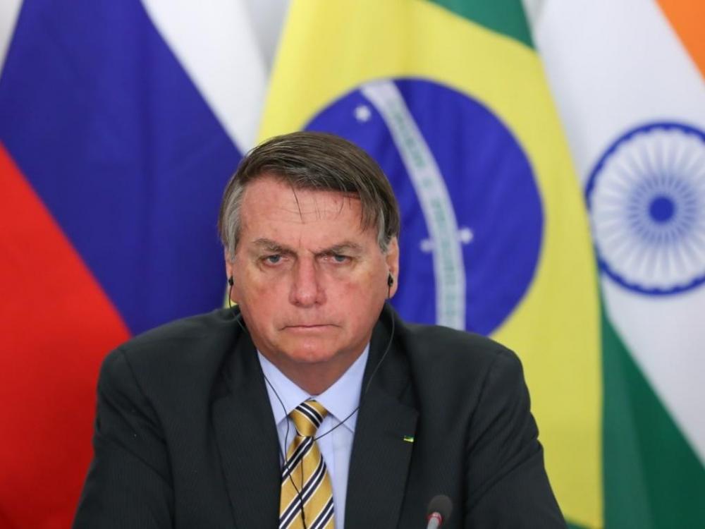 Bolsonaro diz que Brasil irá começar a produzir vacinas próprias em até três meses