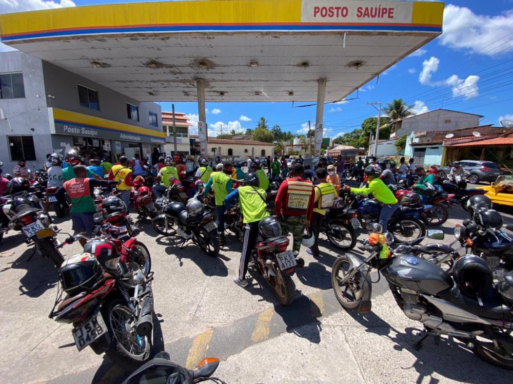 Ação da Sindipetro provoca aglomeração em posto de gasolina em Mata de São João