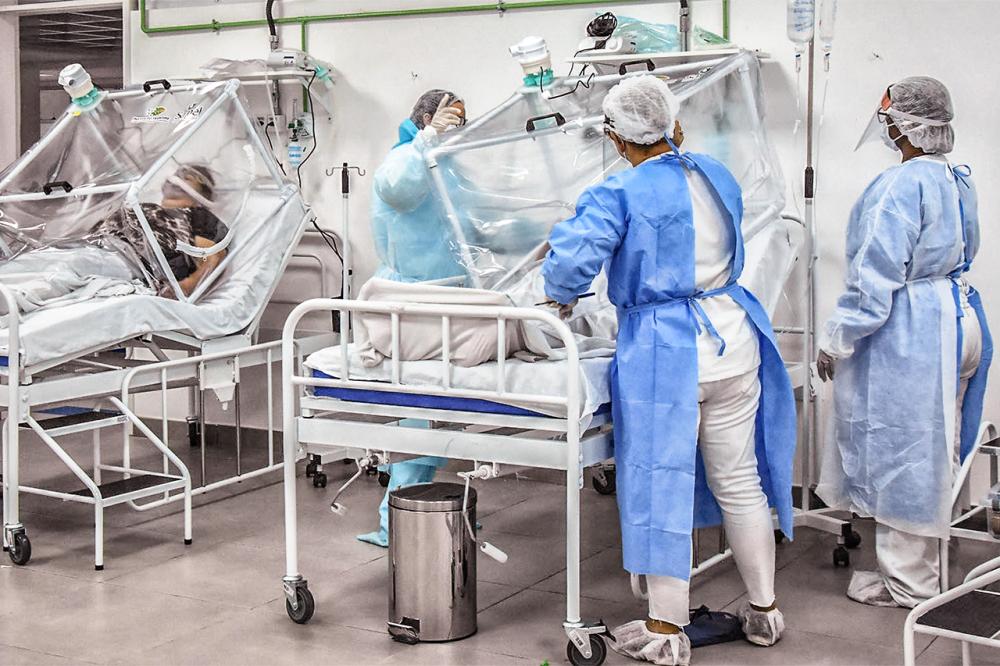 Brasil registra média de 100 mortes por covid-19 por hora