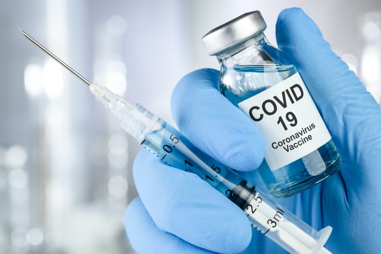 Fiocruz e Butantan preveem entrega de 27 milhões de doses de vacinas contra Covid-19 em abril