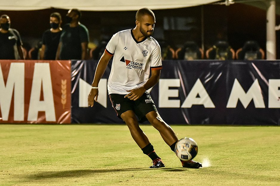 Reserva com cara de titular, João Victor busca recuperar espaço perdido