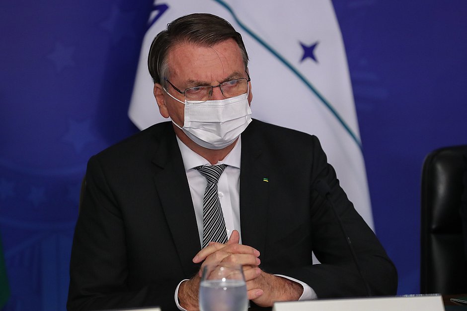 Bolsonaro faz 6 trocas no governo e leva nome do Centrão para o Planalto