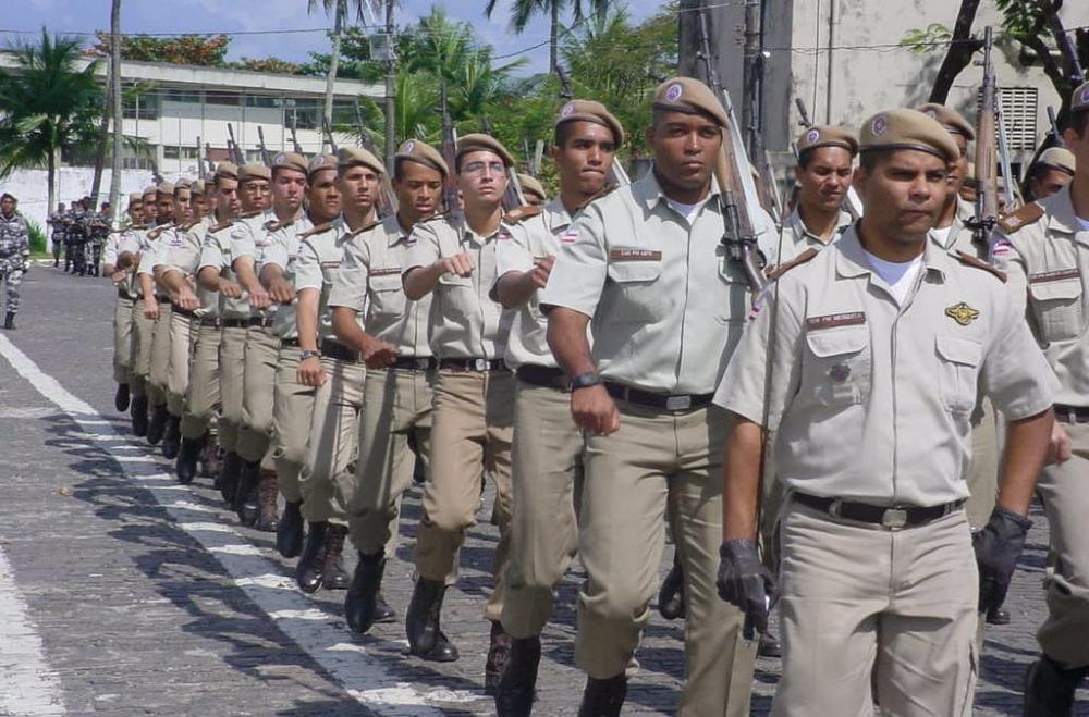 Policiais, guardas e bombeiros começam a ser vacinados contra covid-19