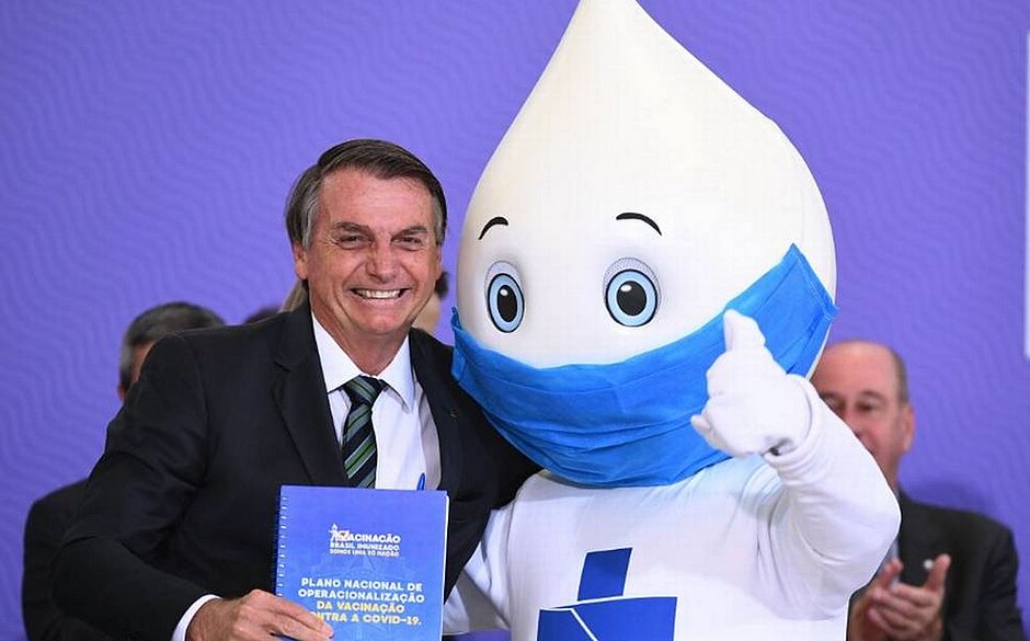 Bolsonaro vai se vacinar contra o coronavírus neste sábado (3)