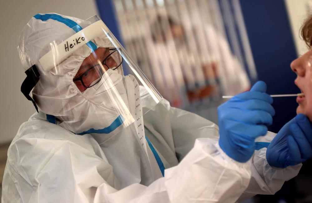 Reinfecção por Covid-19 pode ser mais agressiva mesmo sem variantes, diz estudo