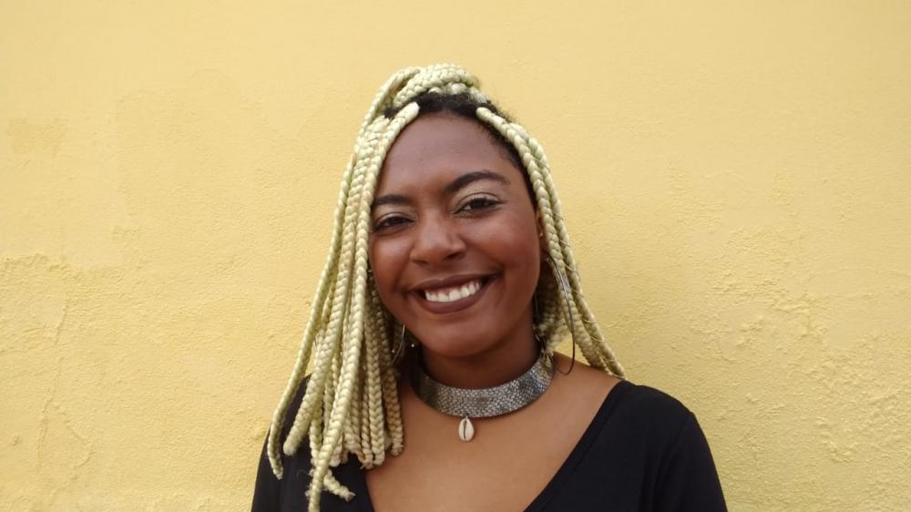 Camaçariense lança seu primeiro livro de poemas