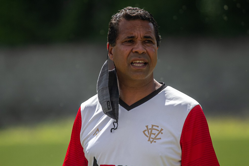 Com trabalho tático e bola parada, Vitória encerra preparação para enfrentar o 4 de Julho