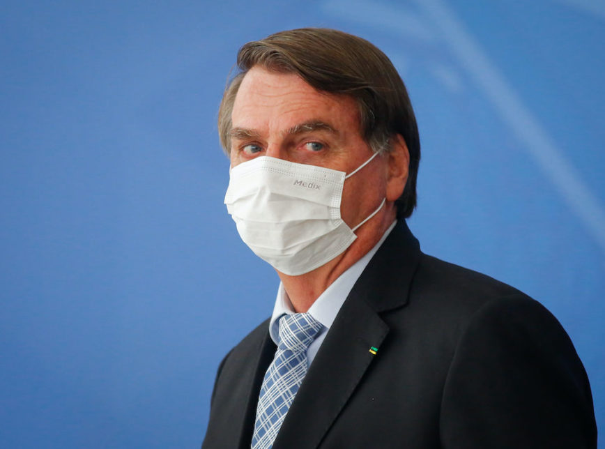 Bolsonaro autoriza campanha por distanciamento e uso de máscara
