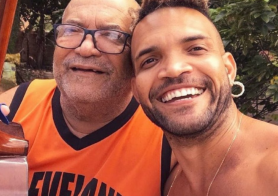 Buja, da Timbalada, lamenta morte do pai por covid: 'Legado de amor e alegria'