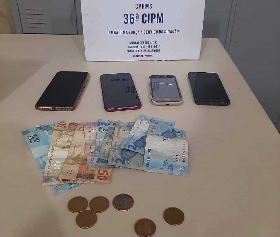 Homens são presos com vários aparelhos celulares roubados em Dias d’Ávila