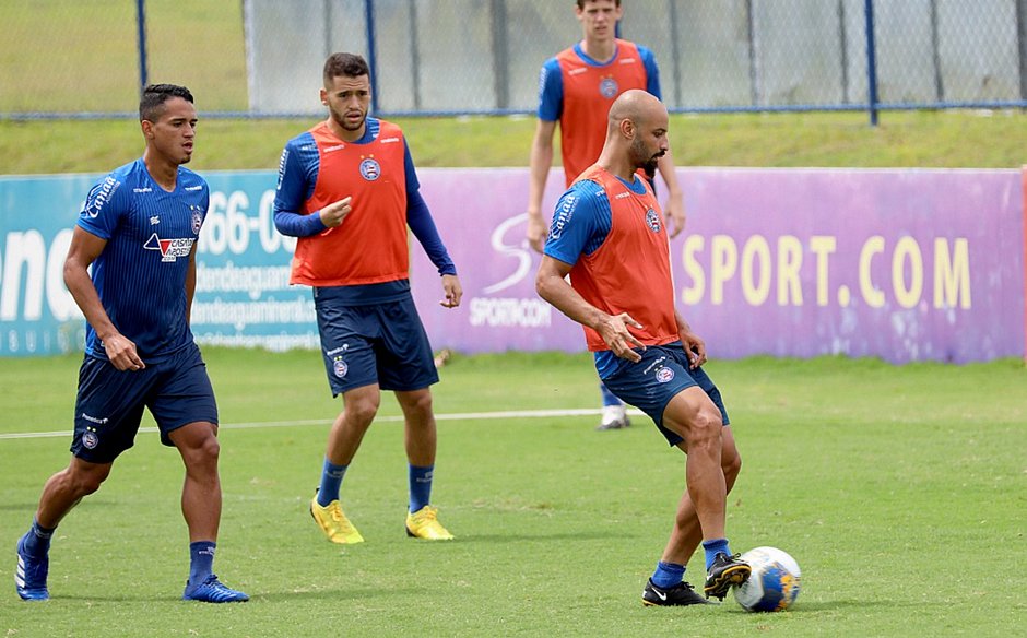 Bahia amplia leque e aumenta concorrência por vaga no meio-campo