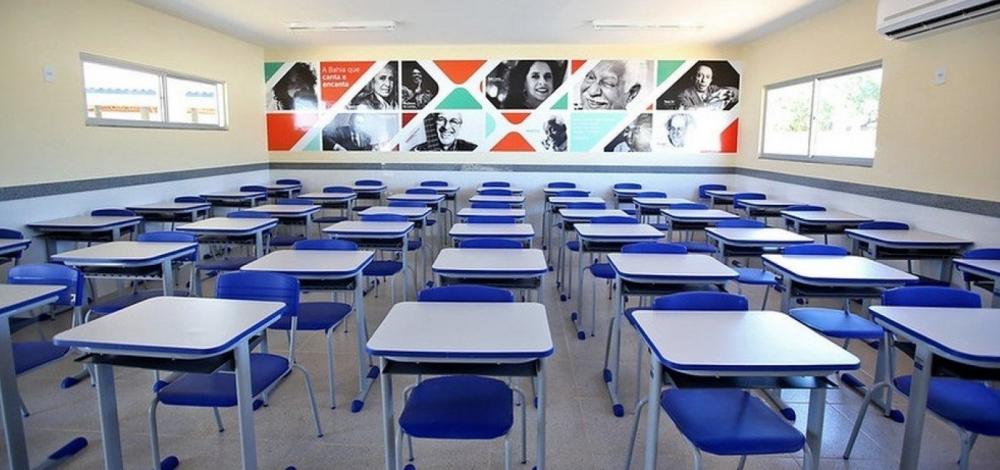 Vacinação de trabalhadores da educação será iniciada no dia 26 de abril na Bahia, diz Leo Prates