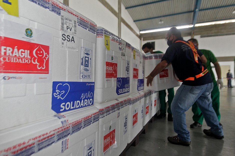 Mais 396 mil doses de vacinas chegam para a Bahia