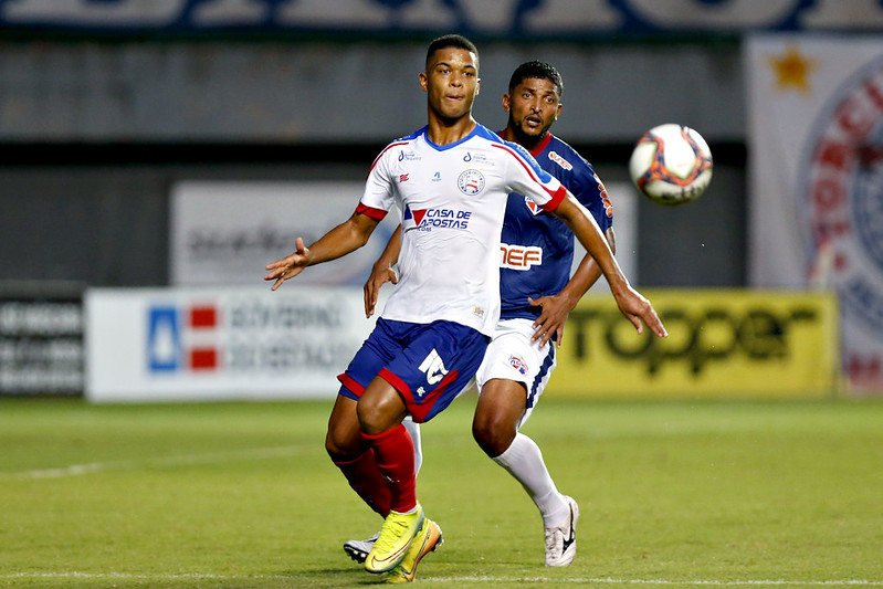 Bahia vence Bahia de Feira e garante vaga no G4 