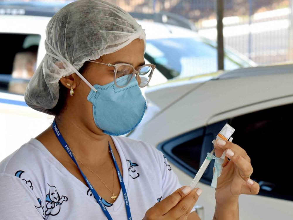 Bahia completa três meses de vacinação com processo lento e 13,66% da população imunizada