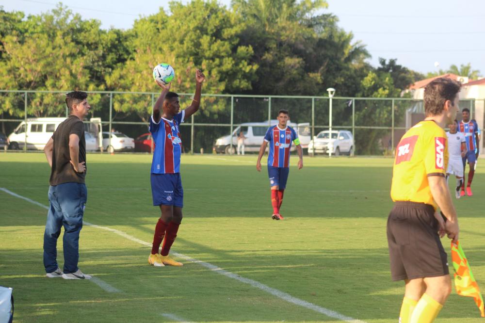 Prefeitura e o Esporte Clube Bahia renovam parceria para jogos no CT da Praia do Forte