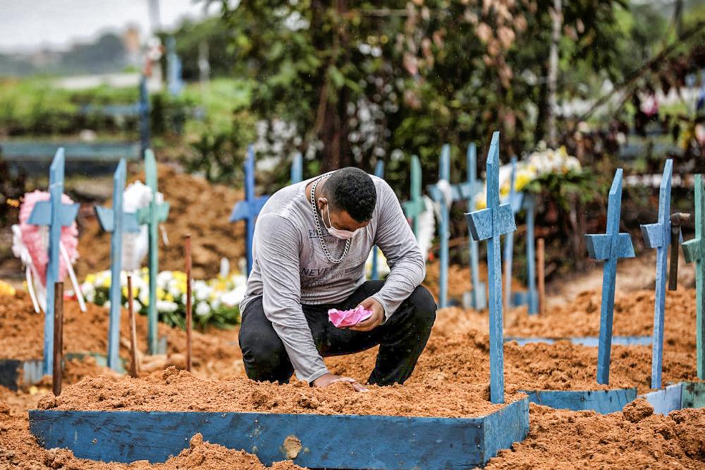 Brasil chega a 380 mil mortos por Covid após registrar 3.472 óbitos 