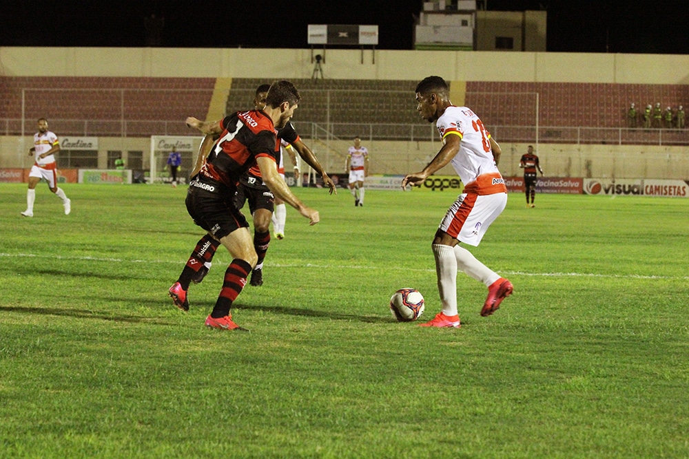 Vitória vacila e empata com Juazeirense no Campeonato Baiano