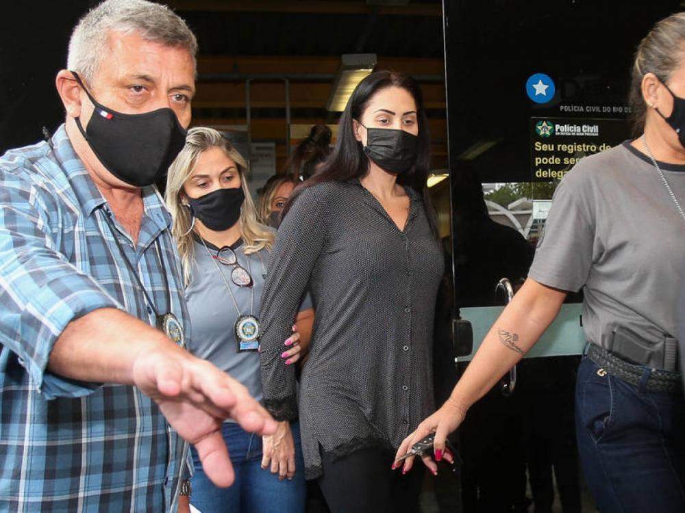Mãe de Henry muda versão sobre morte da criança e acusa Jairinho de ser agressivo