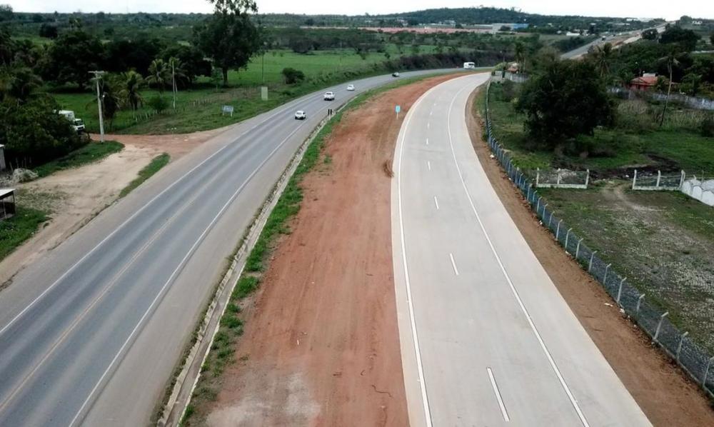 Governo inaugura na Bahia 22 km de pistas duplicadas na BR-101