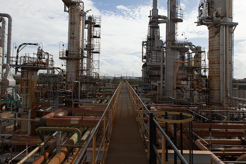 Sem incentivos, indústria petroquímica baiana pode perder 33 mil empregos