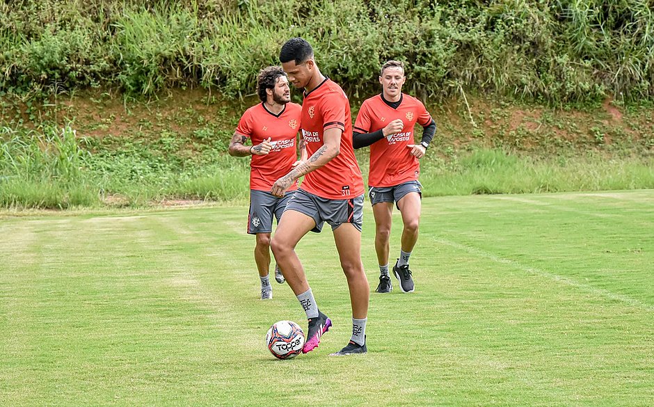 Com novo reforço, Vitória se reapresenta de olho no Jacuipense