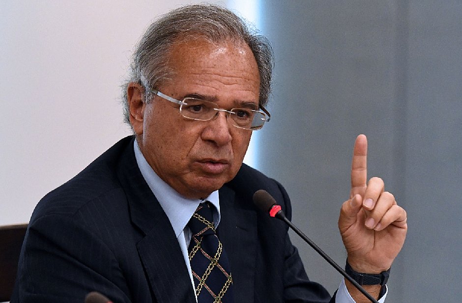 Filho de porteiro que 'tirou zero na prova' foi financiado pelo Fies, diz Guedes