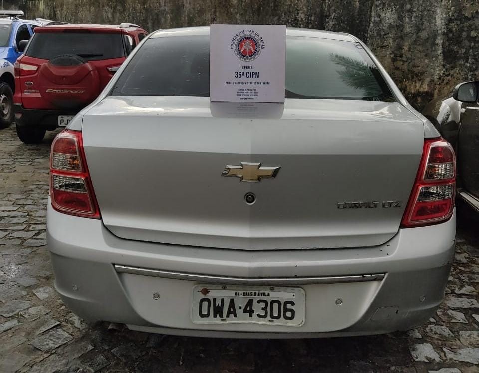 Polícia Militar recupera em Dias d'Ávila carro roubado na Capital
