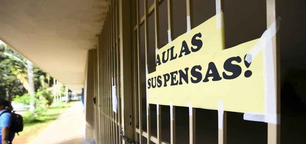 Sindicato diz que vai notificar escolas que convocarem professores