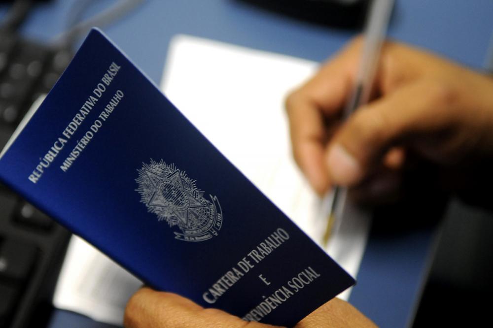 SineBahia divulga vagas para motorista carreteiro em Dias d'Ávila