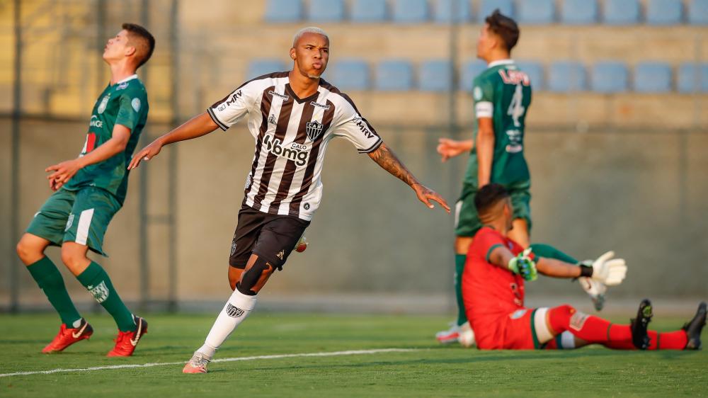 Vitória anuncia contratação do atacante Guilherme Santos
