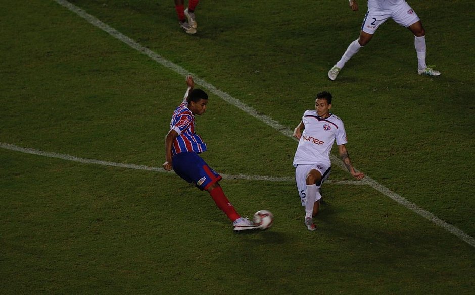 Bahia vence Tremendão e sai na frente nas semifinais do Baiano