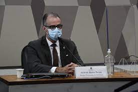 Barra Torres diz que declarações de Bolsonaro vão contra o que a Anvisa defende