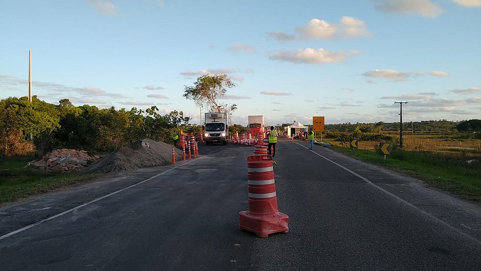 Tráfego para veículos pesados é liberado no km 82 da BA-099 após obras