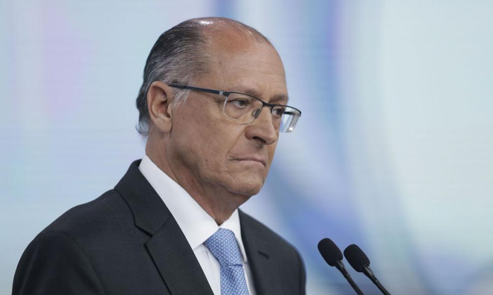 Geraldo Alckmin avisa a aliados que deixará o PSDB