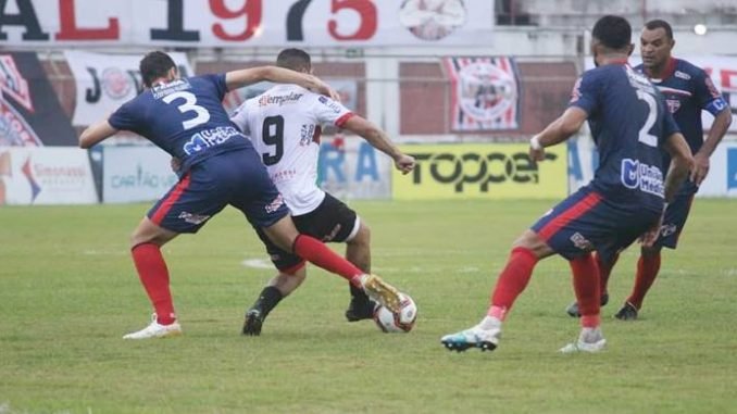 Com gols nos acréscimos, Atlético e Bahia de Feira empatam na primeira final do Baiano