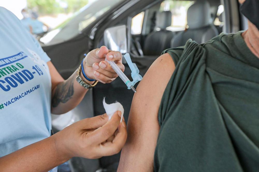 Vacinação da 2ª dose contra a Covid retoma nesta segunda (17) em Camaçari