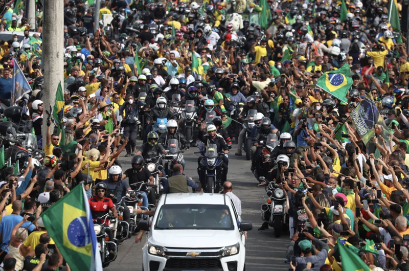 Bolsonaro participa de ato com apoiadores no Rio de Janeiro 