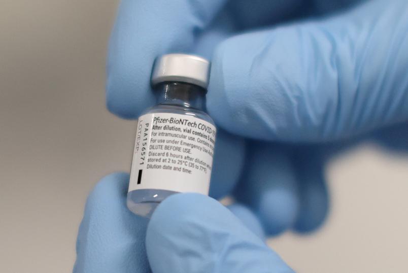 Astrazeneca e Pfizer são eficazes contra variante indiana, diz estudo 
